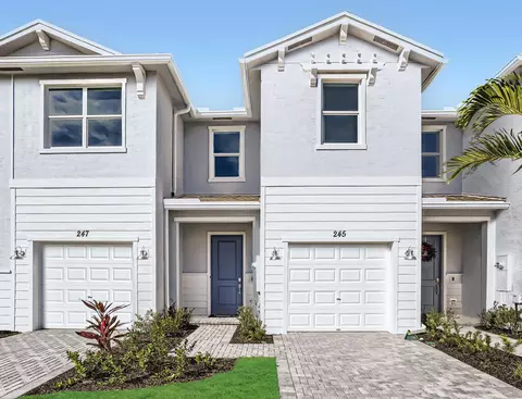 818 SE Grovebush Ln, Port Saint Lucie, FL 34984