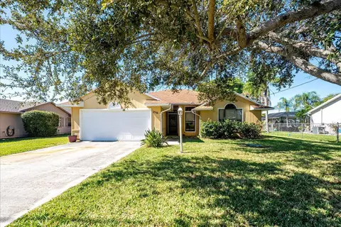 2516 SE University Ter, Port Saint Lucie, FL 34952