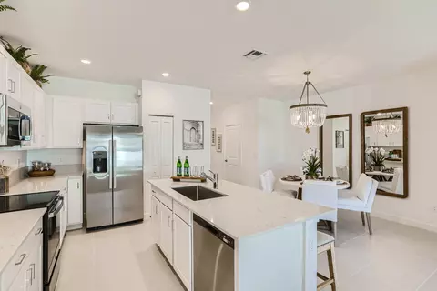 822 SE Grovebush Ln, Port Saint Lucie, FL 34984