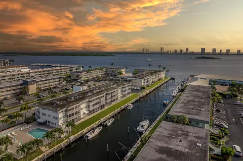 112 Doolen Ct #302, North Palm Beach, FL 33408