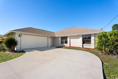 2268 SE Lucaya St, Port Saint Lucie, FL 34952