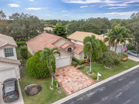 2705 Pointe Cir, Greenacres, FL 33413