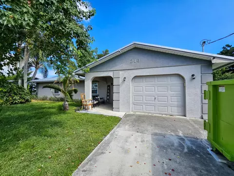 213 SE Whitmore Dr, Port Saint Lucie, FL 34984
