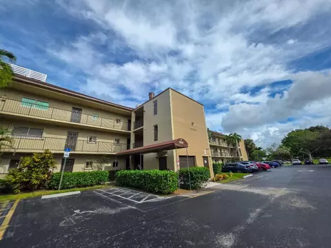 7960 NW 50th St #202, Lauderhill, FL 33351