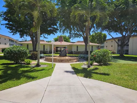 400 Village Green Cir W #202, Palm Springs, FL 33461