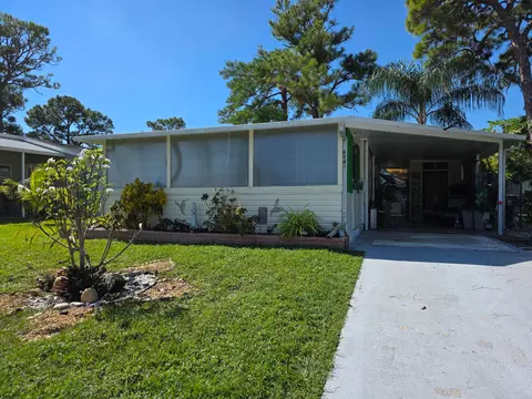 6241 Elm Ln, Lantana, FL 33462