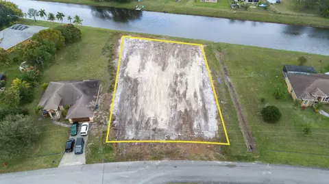 121 SW Hawthorne Cir, Port St Lucie, FL 34953