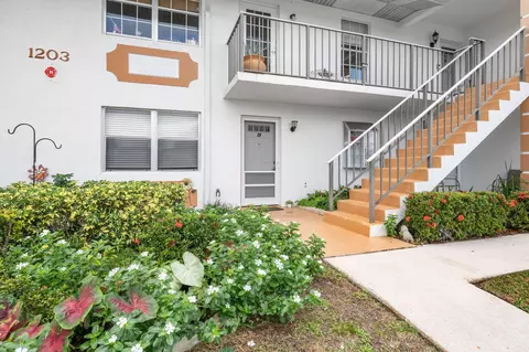 1203 S Lakes End Dr #E-1, Fort Pierce, FL 34982