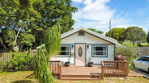710 S Pine St, Lake Worth Beach, FL 33460