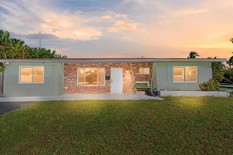2611 NE 16th St, Pompano Beach, FL 33062
