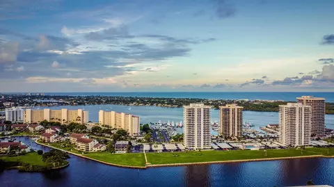 122 Lakeshore Dr #533, North Palm Beach, FL 33408