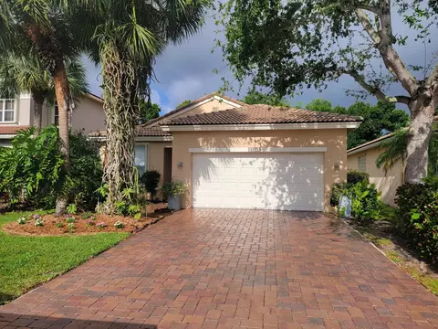 6585 Lurais Dr, Lake Worth, FL 33463
