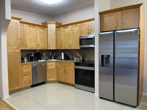 9744 S Belfort Cir #202, Tamarac, FL 33321