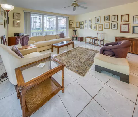 1 S Lakeside Dr #A4, Lake Worth, FL 33460