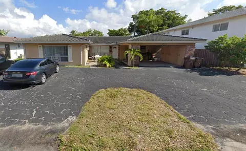 1421 SE 4th St, Deerfield Beach, FL 33441