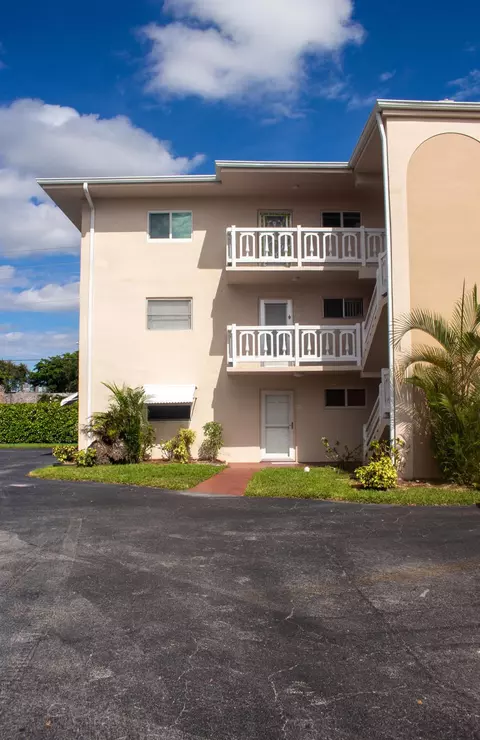2687 Garden Dr N #101, Lake Worth Beach, FL 33461