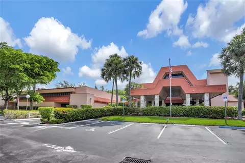 3160 Holiday Springs Blvd #7-104, Margate, FL 33063