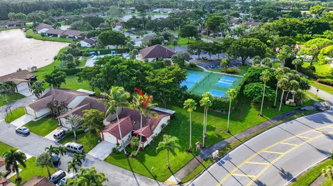 29 Fawlkland Cir, Boynton Beach, FL 33426
