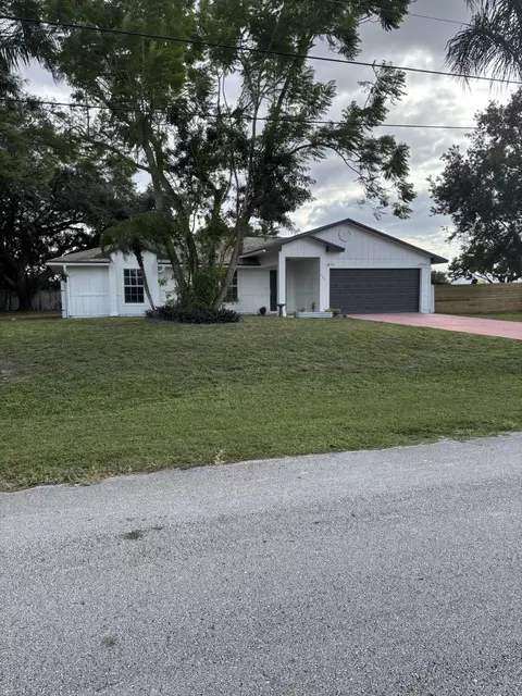 380 SW Undallo Rd SW, Port Saint Lucie, FL 34953