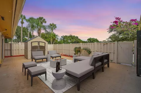 5370 Eagle Lake Dr, Palm Beach Gardens, FL 33418