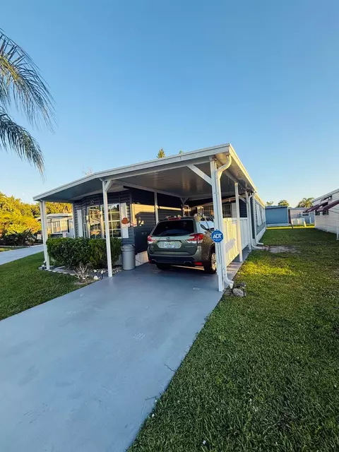 22 Cozumel Ln, Port Saint Lucie, FL 34952