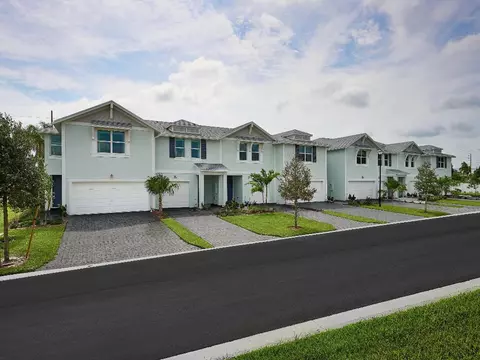 586 Salisbury Cir, Fort Pierce, FL 34982