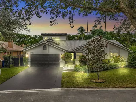 8929 NW 53rd Mnr, Coral Springs, FL 33067