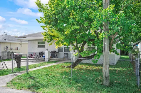 811 NW 5th Ave, Hallandale Beach, FL 33009