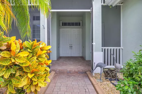 302 NW Westover Ct, Port Saint Lucie, FL 34986