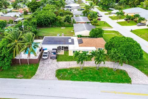 305 SW 3rd St, Boynton Beach, FL 33435