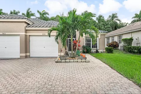 9799 Crescent View Dr S, Boynton Beach, FL 33437