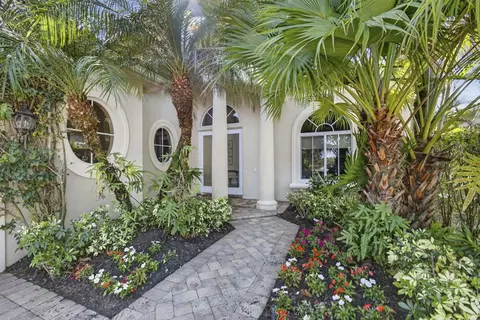145 Bianca Dr, Palm Beach Gardens, FL 33418