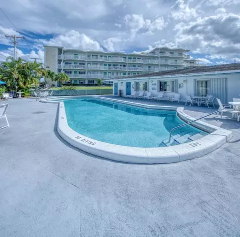 2400 Lake Osborne Dr #205, Lake Worth Beach, FL 33461