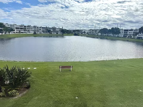 3087 Oakridge U, Deerfield Beach, FL 33442