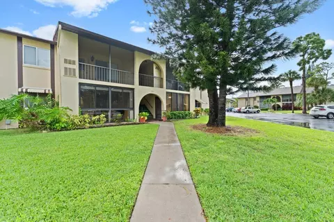 341 Pine Rdg #D-1, Greenacres, FL 33463