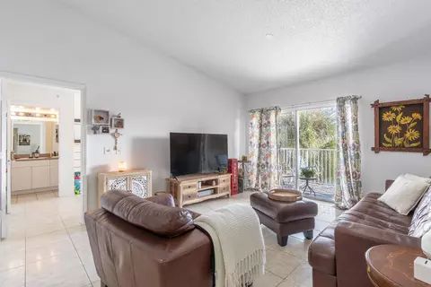 5031 Wiles Rd #304, Coconut Creek, FL 33073