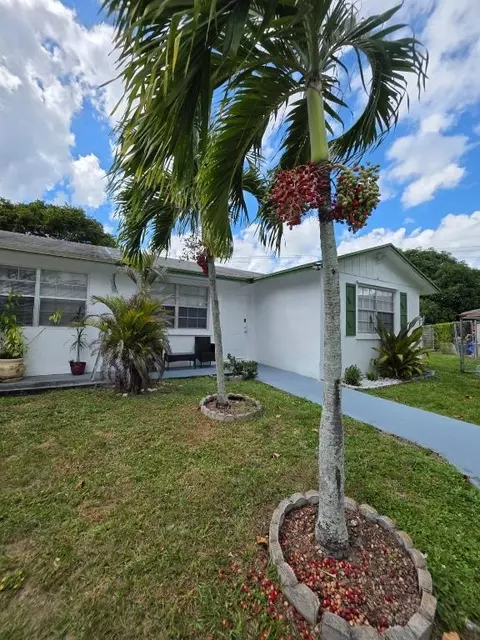 950 Sumter W, West Palm Beach, FL 33415