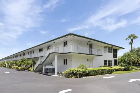 4 Garden St #101, Tequesta, FL 33469