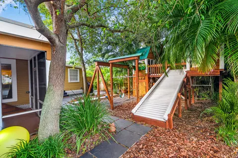 Exterior - 303 Lang Rd, Cloud Lake, FL 33406 photo 4 of 10