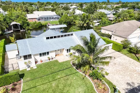 8295 SE Palm St, Hobe Sound, FL 33455