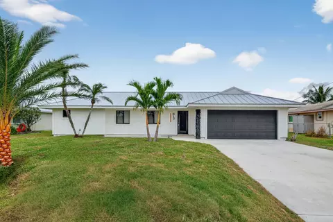 617 SE Whitmore Dr, Port Saint Lucie, FL 34984