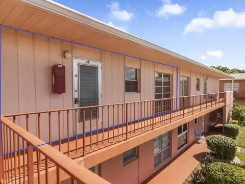 4 Golfs Edge #E, West Palm Beach, FL 33417