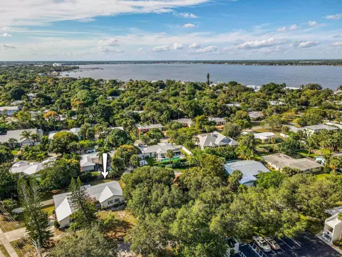 296 SE Wentworth Dr, Stuart, FL 34996