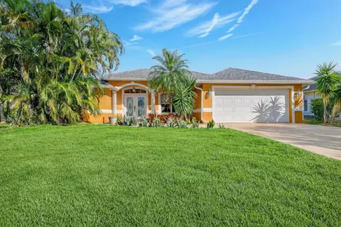 3282 SE West Snow Rd, Port Saint Lucie, FL 34984