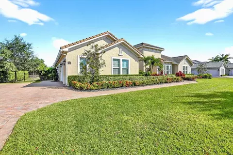 5040 E Sterling Ranch Cir, Davie, FL 33314