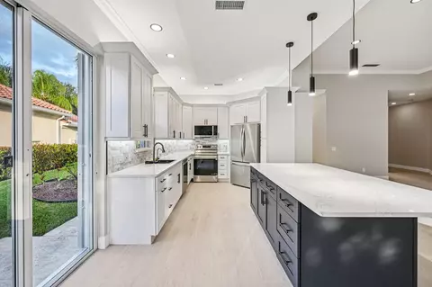 8774 SE Retreat Dr, Hobe Sound, FL 33455