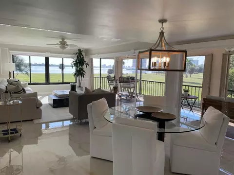 1660 Twelve Oaks #201, North Palm Beach, FL 33408
