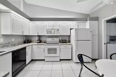6065 Sunny Mnr, Delray Beach, FL 33484