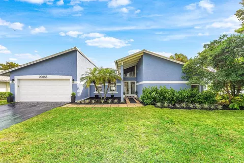 20858 Sonrisa Way, Boca Raton, FL 33433
