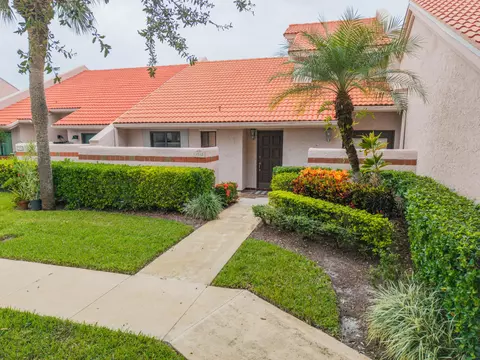 3512 SE Sandpiper Cir, Port Saint Lucie, FL 34952